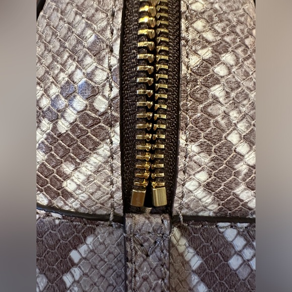 Michael Kors NWOT

Saffiano Stud Small Satchel, Dark Sand - Picture 6 of 10